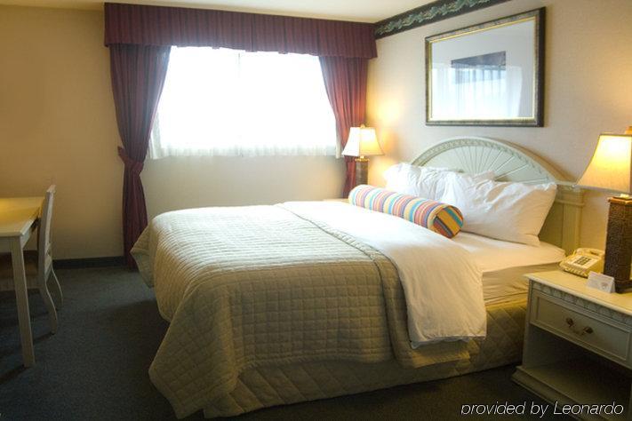 The Hotel Salem Room photo